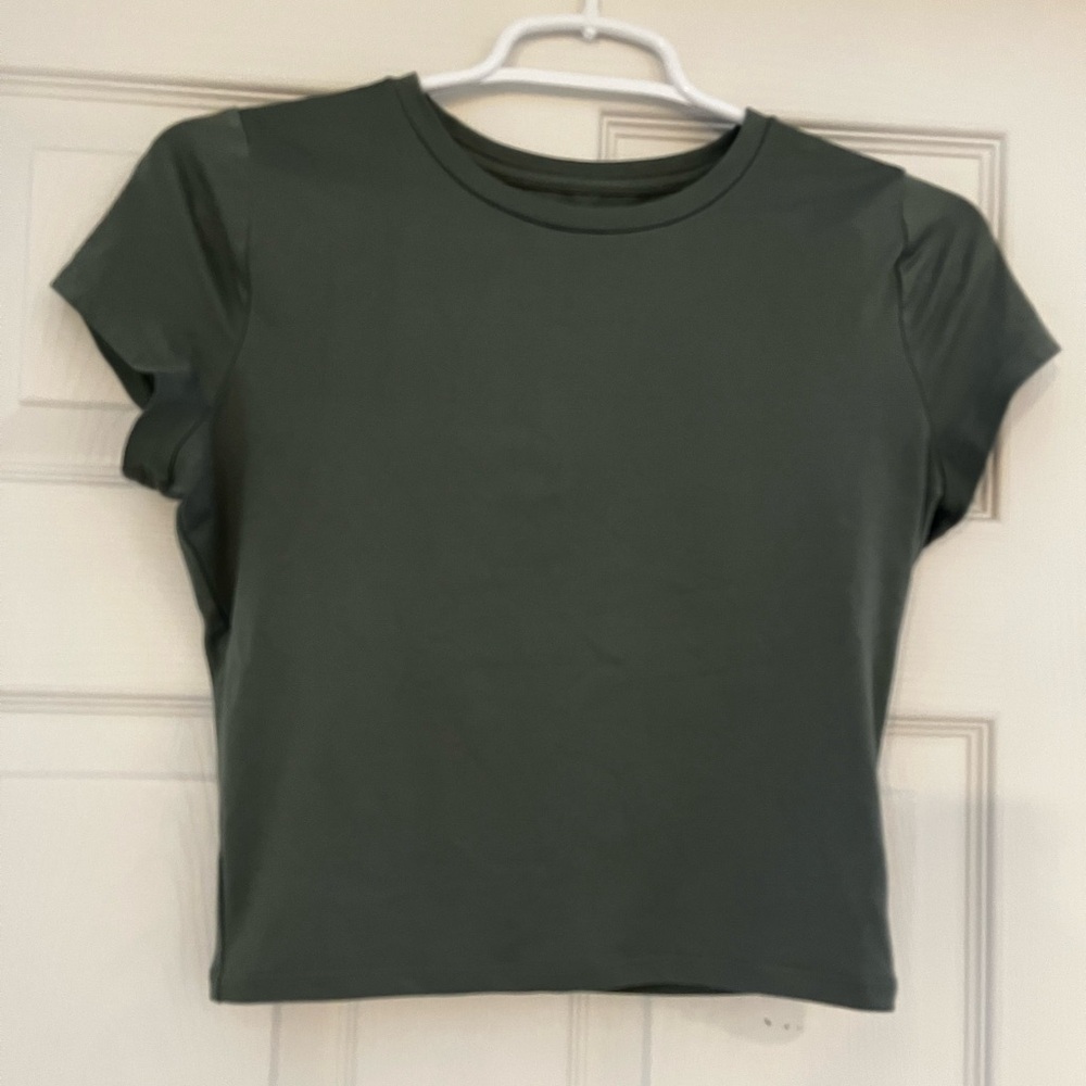 Hollister crop tee